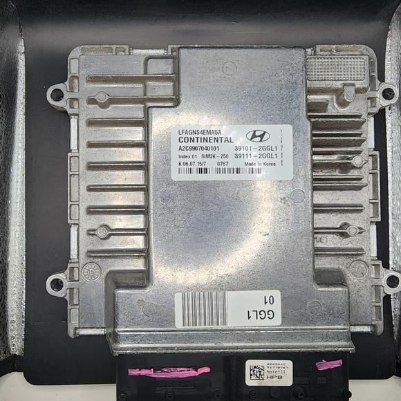 Hyundai Engine Control Module (Unknown) - Picture 1 of 5
